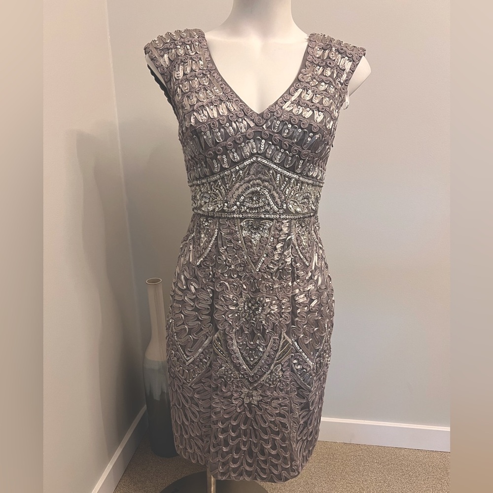 Sue Wong Silver Sleeveless V-Neck Sheath  Dress 
Lined